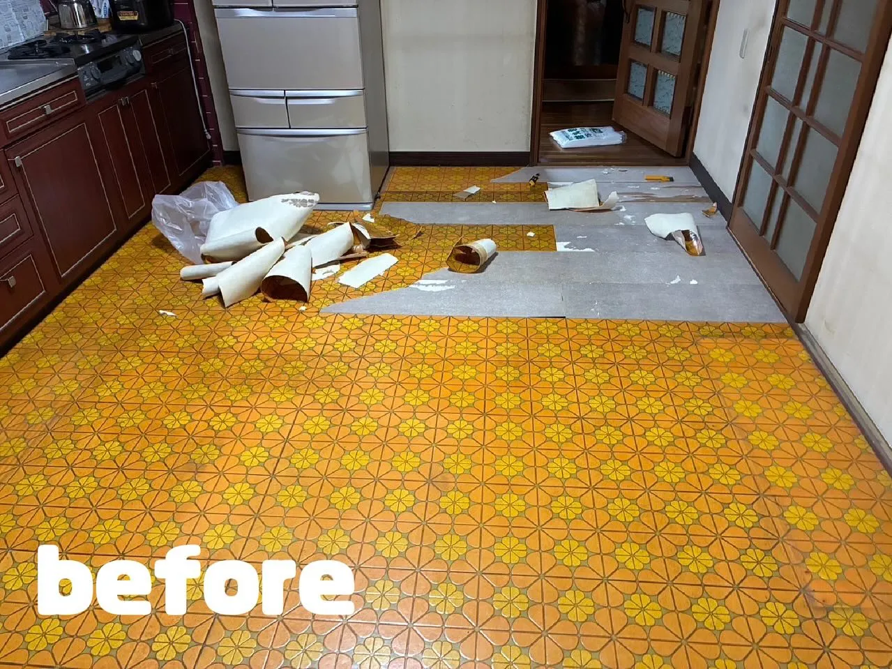 リビングのフロアシートと、天井クロスをリフォーム！