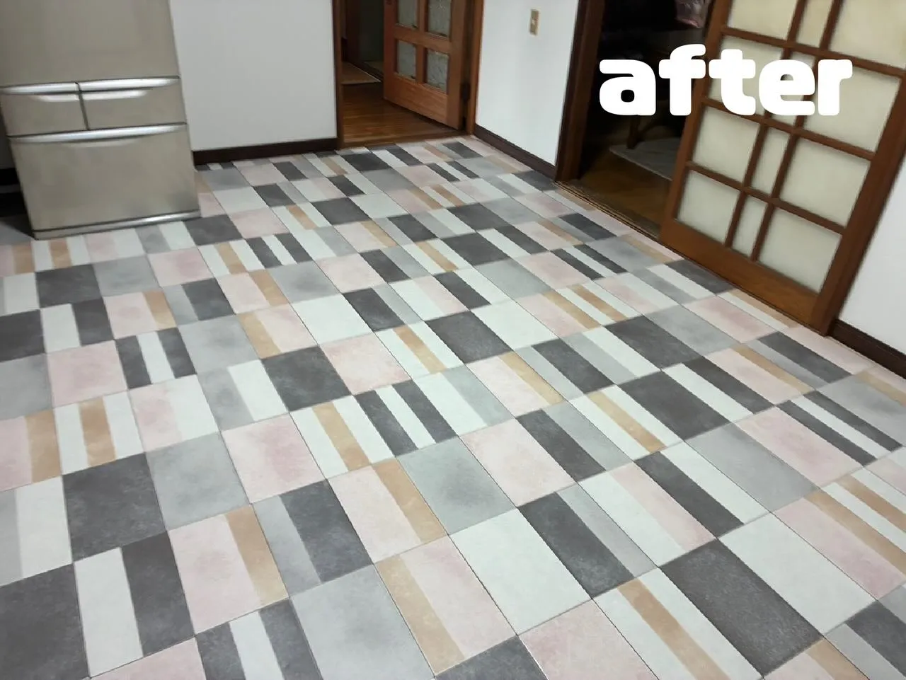 リビングのフロアシートと、天井クロスをリフォーム！