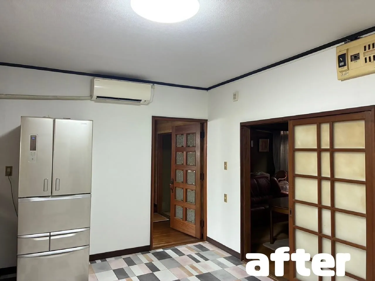 リビングのフロアシートと、天井クロスをリフォーム！