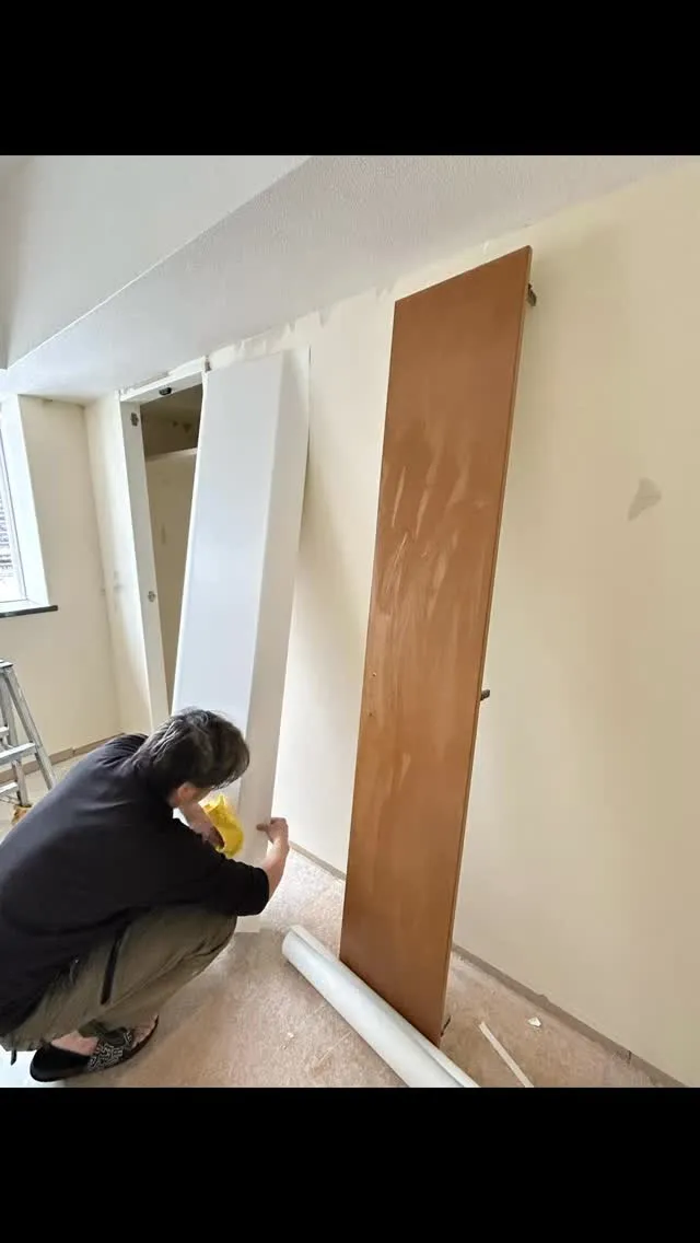 扉のシート無事貼れましたぁあ！🚪